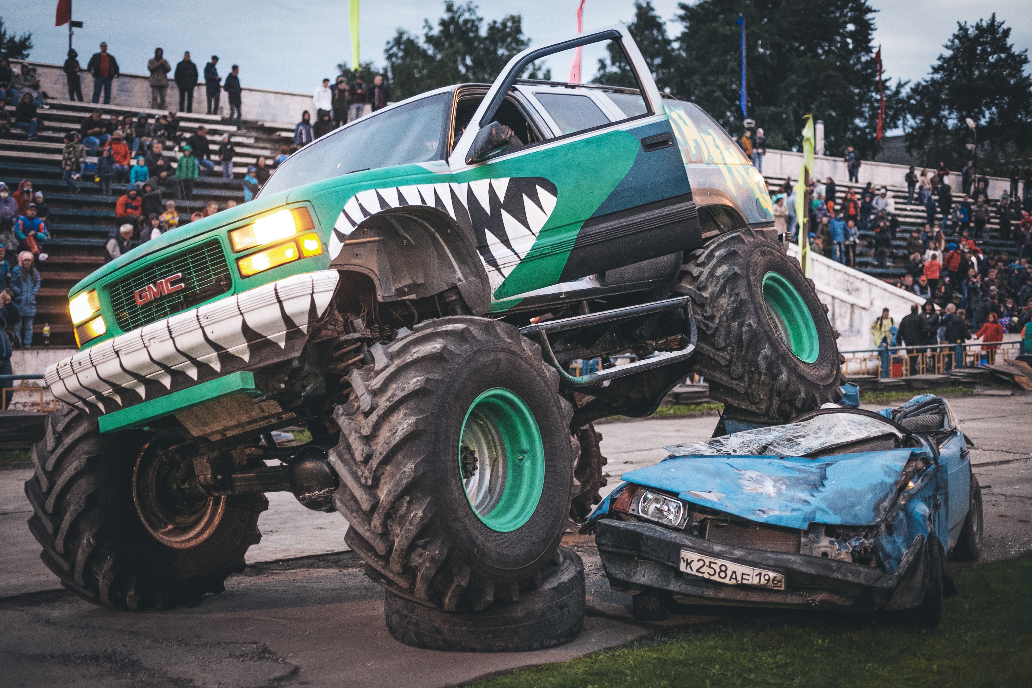 Монстертрак бигфут шоу каскадеров 2020